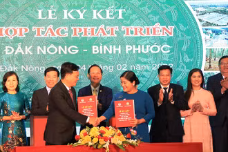Lãnh đạo 2 tỉnh Đắk Nông và Bình Phước ký kết chương trình hợp tác phát triển giai đoạn 2022-2025.