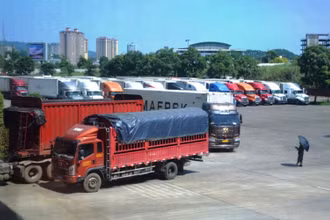 Hàng hóa tập kết tại Cửa khẩu Kim Thành (Lào Cai).