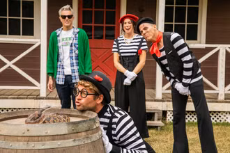 Cảnh trong phim "Jackass forever". (Ảnh: NY Timnes)