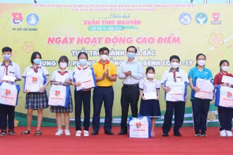 Một hoạt động chăm lo trẻ em bị ảnh hưởng bởi dịch Covid-19 trong dịp Tết Nguyên đán Nhâm Dần 2022 trên địa bàn Thành phố Hồ Chí Minh.