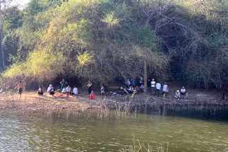 Hiện trường vụ lật xuồng tại hồ thủy lợi Sông Móng, huyện Hàm Thuận Nam (Bình Thuận)