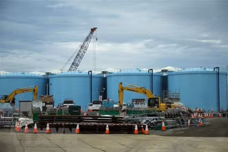 Các bể chứa nước thải nhiễm phóng xạ tại nhà máy điện hạt nhân Fukushima Daiichi ở tỉnh Fukushima, Nhật Bản. (Nguồn: THX/TTXVN)