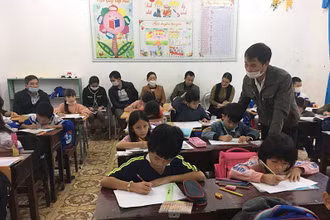 Học sinh Trường tiểu học Sơn Lâm (xã Sơn Lâm, huyện Hương Sơn, tỉnh Hà Tĩnh) trong giờ học mỹ thuật. (Ảnh: thsonlam.huongson.edu.vn)