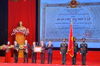 Đảng bộ, chính quyền và Nhân dân huyện Thanh Trì vinh dự đón nhận Huân chương Độc lập hạng Nhì.