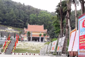 Triển lãm “Bác Hồ với Thanh Hóa - Thanh Hóa làm theo lời Bác” tổ chức tại quần thể di tích-danh thắng ở thị trấn Rừng Thông, huyện Đông Sơn.