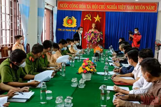 Liên ngành nhóm họp để triển khai công tác khắc phục hậu quả vụ tai nạn chìm tàu ở Hội An. 