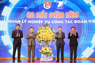 Các đồng chí đại diện Ban Bí thư Trung ương Đoàn và Tập đoàn Bưu chính Viễn thông Việt Nam tại buổi lễ ra mắt Phần mềm quản lý nghiệp vụ công tác đoàn viên. 