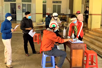 Các trường hợp dương tính với SARS-CoV-2 ở phường Tân Lợi, thành phố Buôn Ma Thuột đến Trạm Y tế phường khai báo y tế.