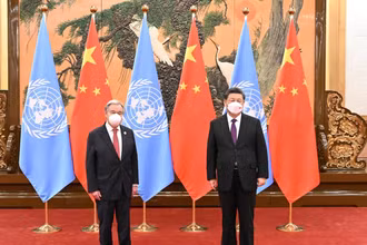 Chủ tịch Trung Quốc Tập Cận Bình tiếp Tổng Thư ký Liên hợp quốc Antonio Guterres tại Bắc Kinh, ngày 5/2. (Ảnh: Tân Hoa xã)