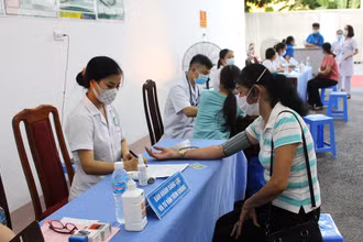 Tỉnh Thái Nguyên phấn đấu, hết quý I năm nay sẽ cơ bản hoàn thành bao phủ vaccine mũi ba cho những người đủ điều kiện.