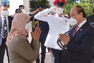 Chủ tịch nước Nguyễn Xuân Phúc hội kiến Hội kiến Tổng thống Singapore Halimah Yacob.