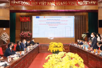 Đoàn công tác Cơ quan phát triển Pháp (AFD) tại Việt Nam và lãnh đạo UBND tỉnh Điện Biên trao đổi các bước triển khai dự án.