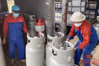 Giá gas tăng mạnh liên tiếp trong 2 tháng với tổng mức tăng 58.000 đồng/bình 12kg.