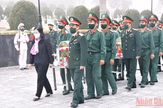 Ngày 6/1/2022, tại Nghĩa trang liệt sĩ Tông Khao, UBND tỉnh Điện Biên tổ chức trọng thể lễ truy điệu và an táng 6 hài cốt liệt sĩ quân tình nguyện Việt Nam hy sinh tại Lào trong thời kỳ kháng chiến. (Ảnh: Lan Nga)