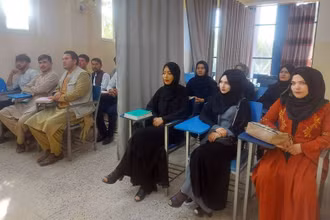 Một lớp học tại Đại học Avicenna ở Kabul, Afghanistan hồi tháng 9/2021. (Ảnh: REUTERS)