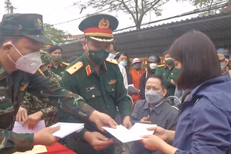 Thăm hỏi, động viên du khách, người nhà nạn nhân gặp nạn.