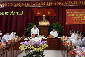 Đồng chí Nguyễn Xuân Thắng phát biểu tại buổi làm việc với Thành ủy Cần Thơ.