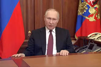 Ông Putin trong video thông báo bắt đầu triển khai chiến dịch quân sự tại miền Đông Ukraine, ngày 24/2. (Ảnh: Reuters)