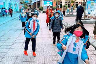 Học sinh Trường Tiểu học Nguyễn Thượng Hiền (quận Ngô Quyền) trong ngày đầu trở lại trường học trực tiếp.