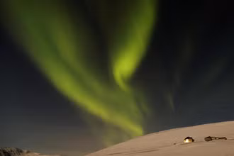 Cực quang huyền ảo trên bầu trời mùa đông ở Husavik, Iceland, ngày 13/2/2022.