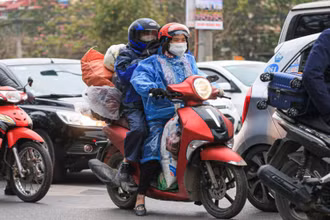 Phương tiện dồn về Thủ đô.