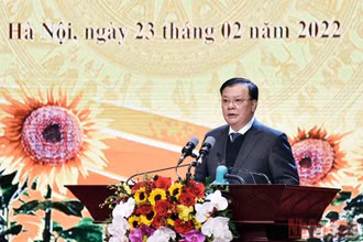 Đồng chí Đinh Tiến Dũng, Ủy viên Bộ Chính trị, Bí thư Thành ủy Hà Nội đọc diễn văn tại lễ kỷ niệm. (Ảnh: DUY LINH)