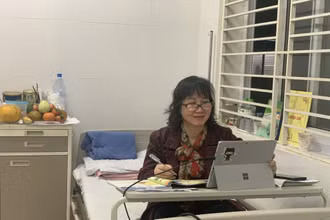 Tiết học đặc biệt từ Bệnh viện Nhiệt đới Trung ương của cô Dung. (Ảnh: NHÂN VẬT CUNG CẤP)