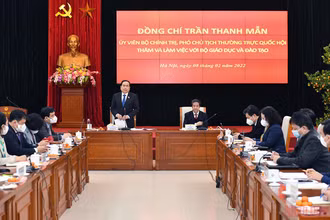 Đồng chí Trần Thanh Mẫn phát biểu ý kiến tại buổi làm việc. (Ảnh: THỦY NGUYÊN)