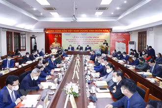 Quang cảnh lễ ra mắt cuốn sách. (Ảnh: Phương Hoa/TTXVN)