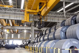 Thép cuộn cán nóng do Hòa Phát Dung Quất sản xuất.