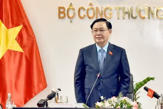 Chủ tịch Quốc hội Vương Đình Huệ phát biểu tại buổi làm việc với Bộ Công thương. (Ảnh: Duy Linh)