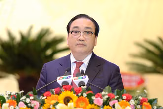 Đồng chí Hoàng Trung Hải, Ủy viên Bộ Chính trị, Phó Trưởng Bộ phận Thường trực chuyên trách Tiểu ban Văn kiện Đại hội XIII của Đảng phát biểu ý kiến chỉ đạo đại hội.