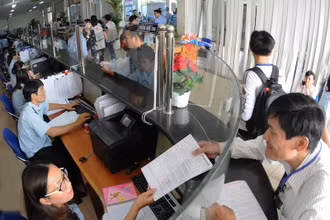 Doanh nghiệp ở TP Hồ Chí Minh làm thủ tục xuất khẩu hàng hóa tại Cảng Cát Lái