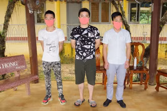 Ba đối tượng người Trung Quốc nhập cảnh trái phép. (Ảnh: PHÚ QUÝ)