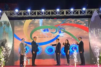 Lễ khai mạc Tuần hàng.
