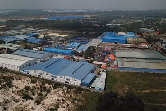 Nhiều nhà xưởng quy mô lớn được xây dựng trái phép tại khu vực quy hoạch Cụm công nghiệp Phước Tân.