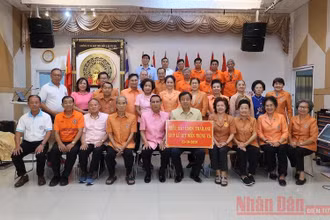Kiều bào Thái Lan quyên góp ủng hộ đồng bào miền trung