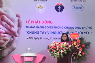 PGS. TS Nguyễn Thị Xuyên, Chủ tịch Tổng hội Y học Việt Nam, Chủ tịch Quỹ Hỗ trợ bệnh nhân ưng thư – Ngày mai tươi sáng, phát biểu tại lễ phát động