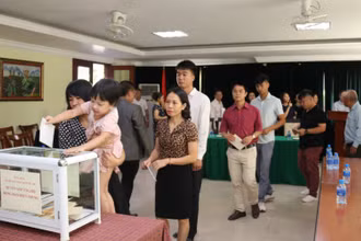 Truyền thống tương thân tương ái của dân tộc Việt Nam nơi đâu cũng tỏa sáng.