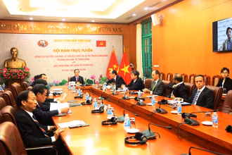 Đồng chí Nguyễn Văn Bình chủ trì tại điểm cầu Việt Nam.