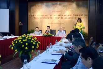 Các đại biểu thảo luận về những biện pháp bảo tồn, phát huy giá trị phố cổ Hà Nội