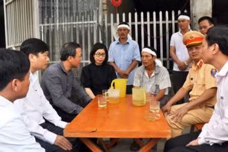 Ủy ban An toàn giao thông quốc gia thăm hỏi gia đình nạn nhân.