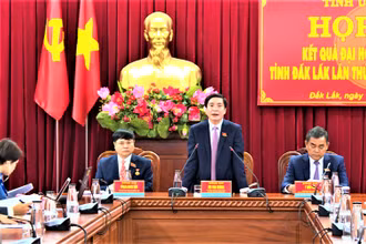 Đồng chí Bùi Văn Cường, Ủy viên Trung ương Đảng, Bí thư Tỉnh ủy Đắk Lắk phát biểu tại buổi họp báo.