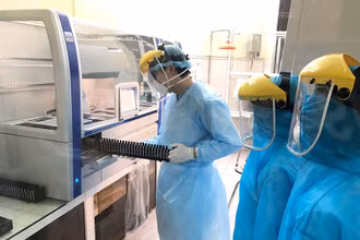 Xét nghiệm bằng phương pháp PCR tại Trung tâm Y tế dự phòng Hải Phòng.