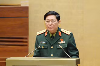 Đại tướng Ngô Xuân Lịch, Ủy viên Bộ Chính trị, Bộ trưởng Quốc phòng.