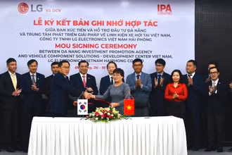 Quang cảnh lễ ký kết.