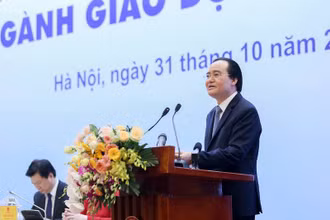 Bộ trưởng GD-ĐT Phùng Xuân Nhạ 