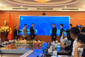 Nhấn nút ra mắt nền tảng định danh điện tử VNPT eKYC.