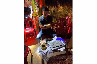 Đối tượng Nguyễn Thanh Hải bị bắt cùng tang vật.