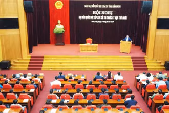 Quang cảnh buổi tiếp xúc cử tri tại thị xã Đông Triều (Quảng Ninh).